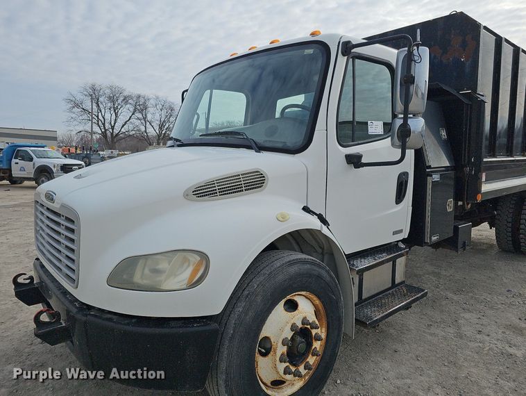 image for item DO4272 2006 Freightliner Business Class M2  chipper truck