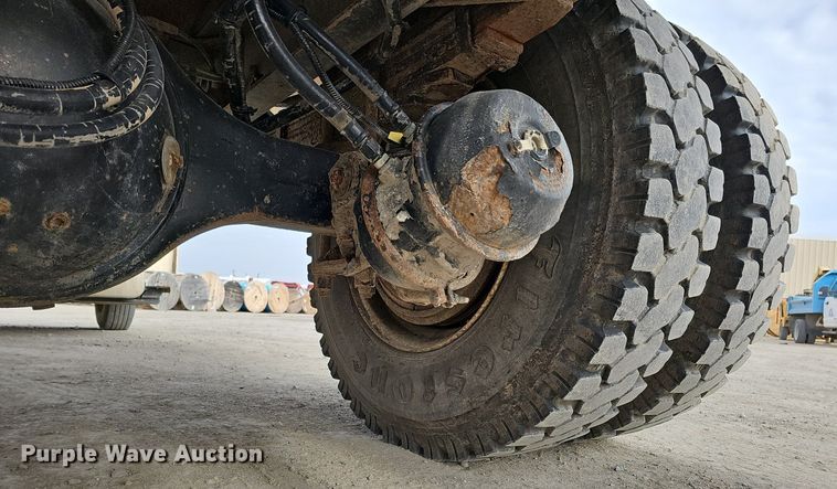 image for item DO4272 2006 Freightliner Business Class M2  chipper truck