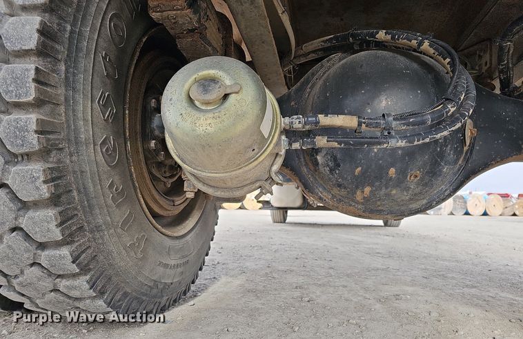 image for item DO4272 2006 Freightliner Business Class M2  chipper truck