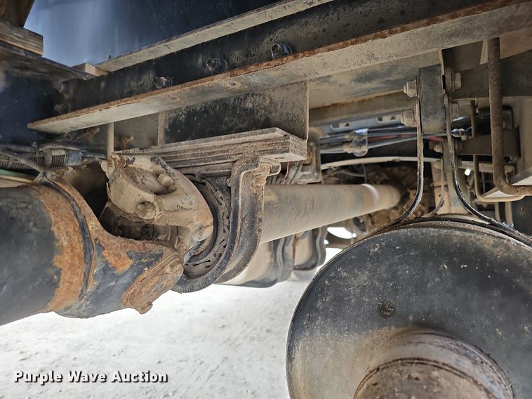 image for item DO4272 2006 Freightliner Business Class M2  chipper truck