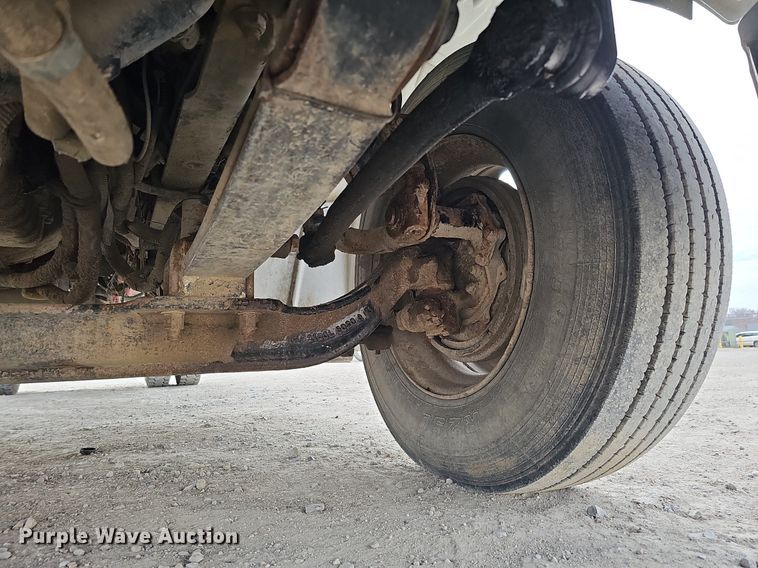 image for item DO4272 2006 Freightliner Business Class M2  chipper truck