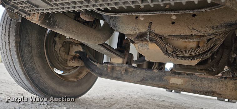 image for item DO4272 2006 Freightliner Business Class M2  chipper truck