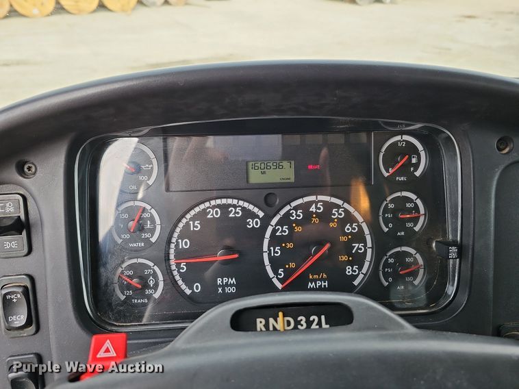 image for item DO4272 2006 Freightliner Business Class M2  chipper truck