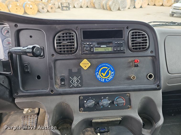 image for item DO4272 2006 Freightliner Business Class M2  chipper truck