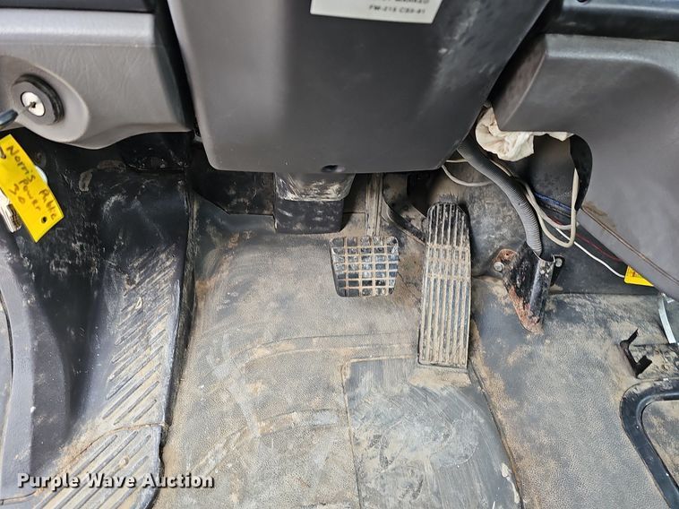 image for item DO4272 2006 Freightliner Business Class M2  chipper truck