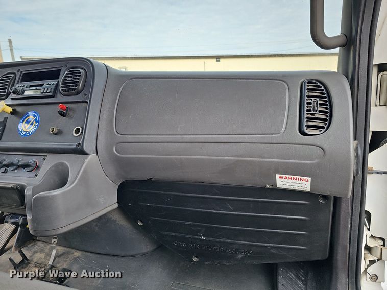 image for item DO4272 2006 Freightliner Business Class M2  chipper truck