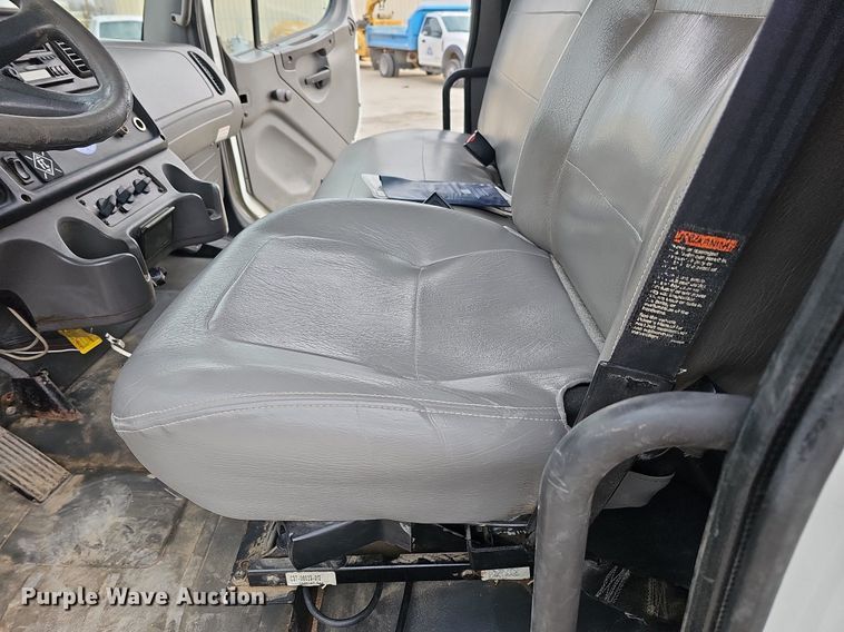 image for item DO4272 2006 Freightliner Business Class M2  chipper truck