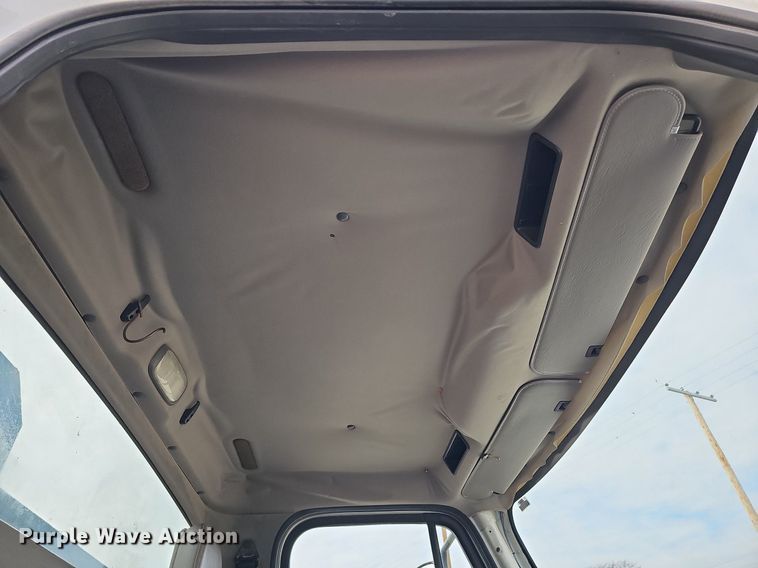 image for item DO4272 2006 Freightliner Business Class M2  chipper truck