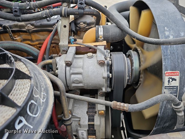 image for item DO4272 2006 Freightliner Business Class M2  chipper truck