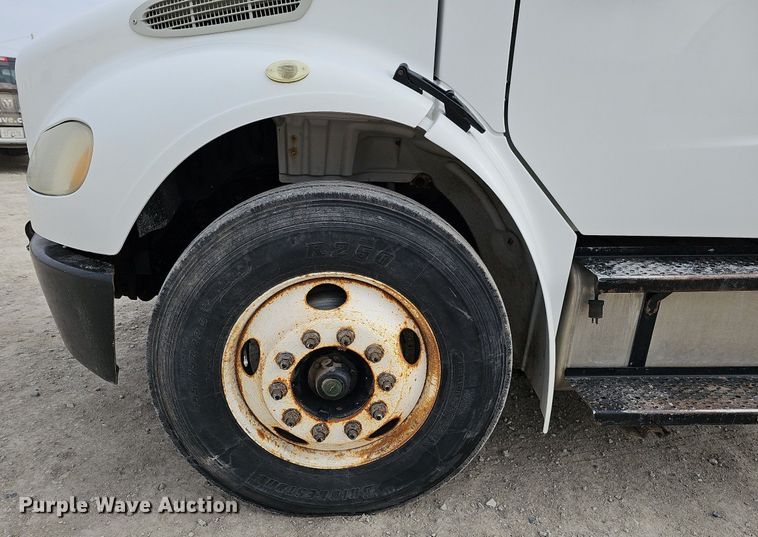 image for item DO4272 2006 Freightliner Business Class M2  chipper truck