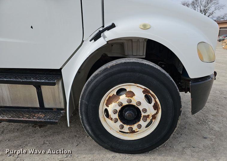 image for item DO4272 2006 Freightliner Business Class M2  chipper truck