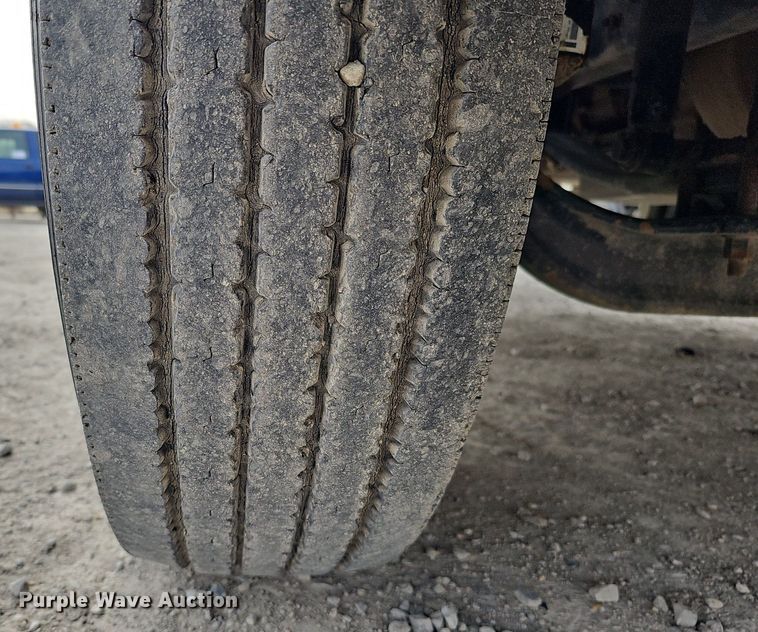 image for item DO4272 2006 Freightliner Business Class M2  chipper truck