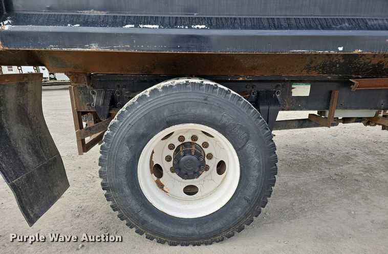 image for item DO4272 2006 Freightliner Business Class M2  chipper truck