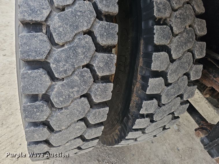 image for item DO4272 2006 Freightliner Business Class M2  chipper truck