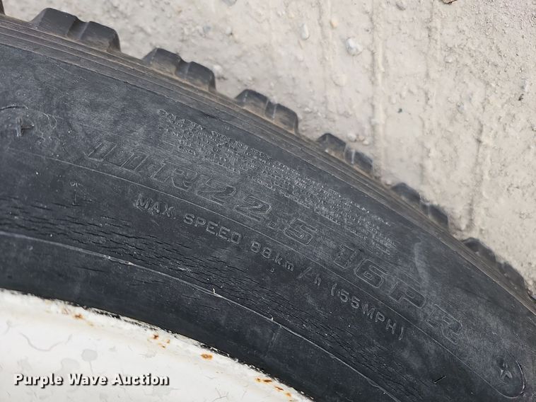 image for item DO4272 2006 Freightliner Business Class M2  chipper truck