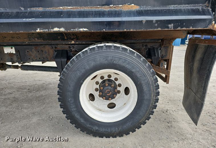 image for item DO4272 2006 Freightliner Business Class M2  chipper truck