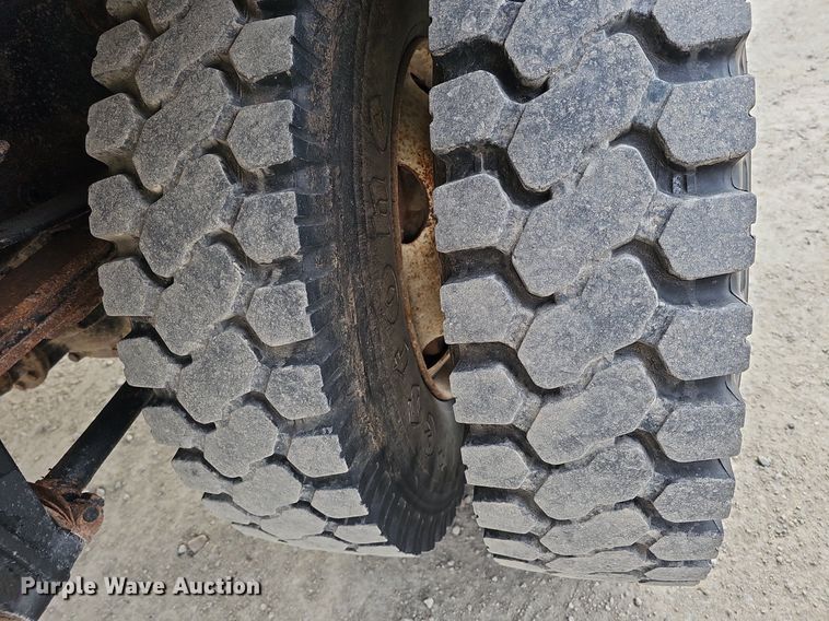 image for item DO4272 2006 Freightliner Business Class M2  chipper truck