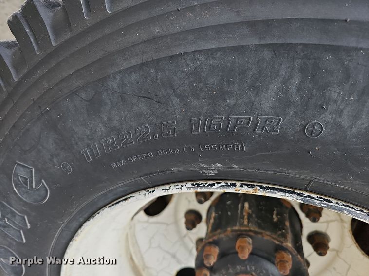 image for item DO4272 2006 Freightliner Business Class M2  chipper truck