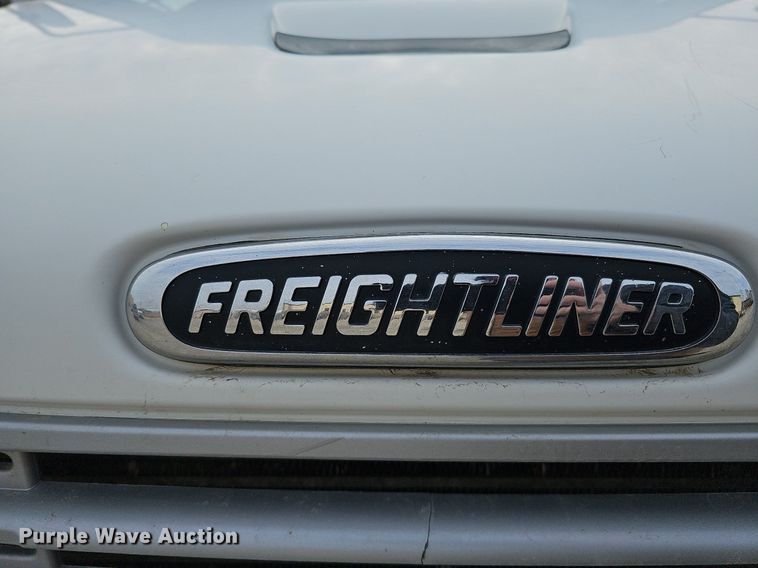 image for item DO4272 2006 Freightliner Business Class M2  chipper truck