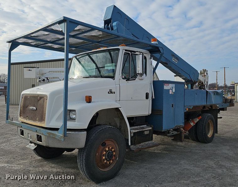 image for item DO4275 1999 Freightliner FL70  bucket truck