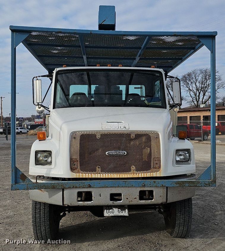 image for item DO4275 1999 Freightliner FL70  bucket truck