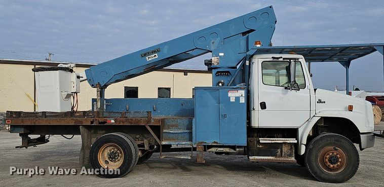 image for item DO4275 1999 Freightliner FL70  bucket truck