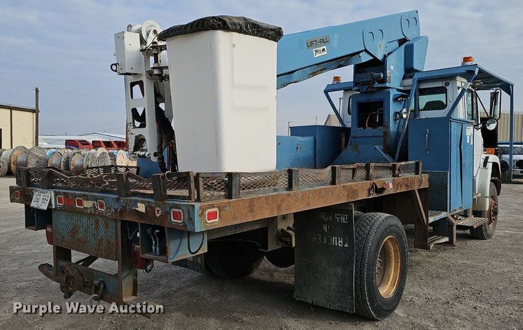 image for item DO4275 1999 Freightliner FL70  bucket truck