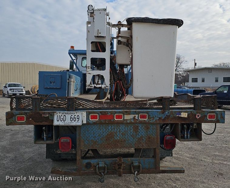 image for item DO4275 1999 Freightliner FL70  bucket truck