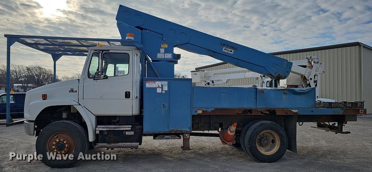 image for item DO4275 1999 Freightliner FL70  bucket truck