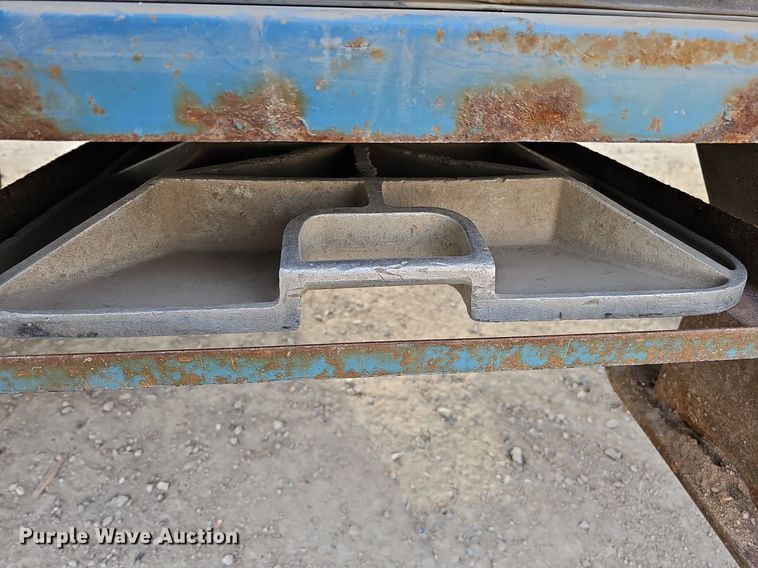 image for item DO4275 1999 Freightliner FL70  bucket truck