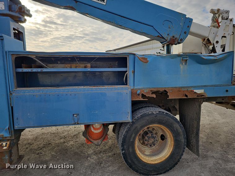 image for item DO4275 1999 Freightliner FL70  bucket truck