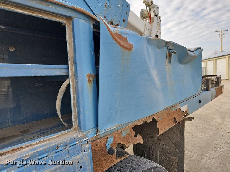 image for item DO4275 1999 Freightliner FL70  bucket truck