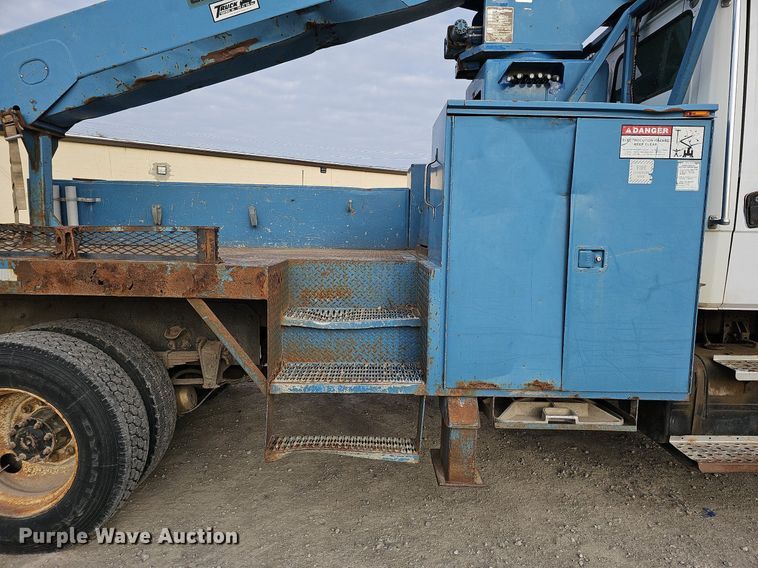 image for item DO4275 1999 Freightliner FL70  bucket truck