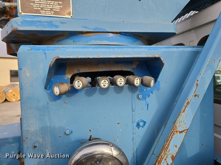 image for item DO4275 1999 Freightliner FL70  bucket truck