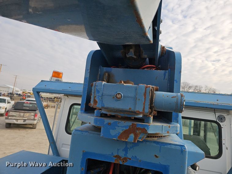 image for item DO4275 1999 Freightliner FL70  bucket truck