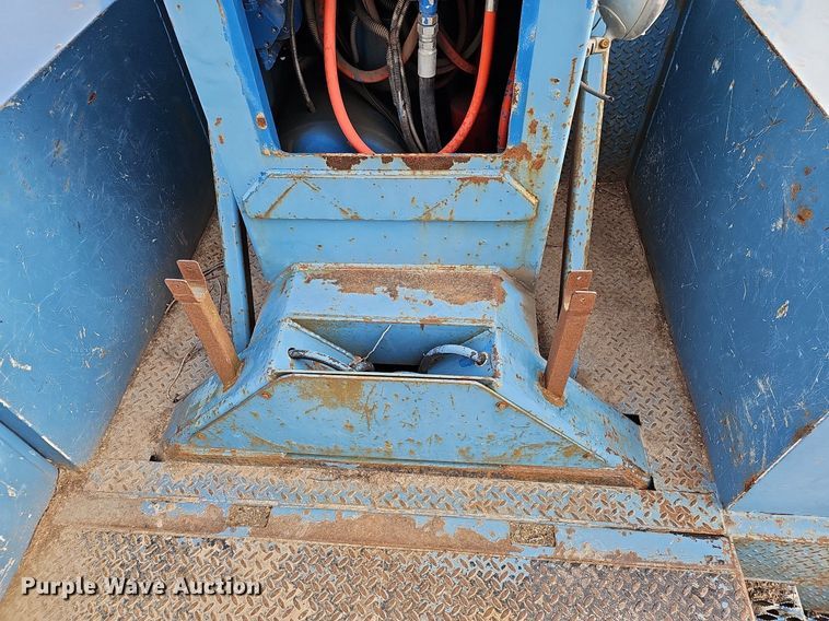 image for item DO4275 1999 Freightliner FL70  bucket truck