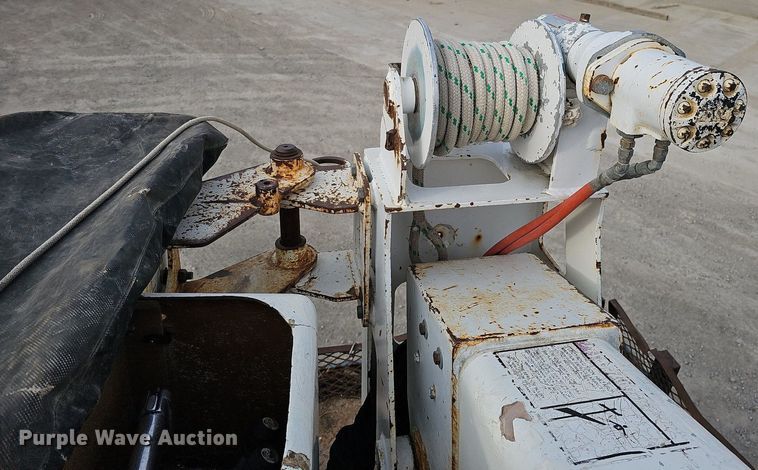 image for item DO4275 1999 Freightliner FL70  bucket truck