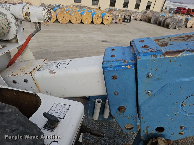 image for item DO4275 1999 Freightliner FL70  bucket truck