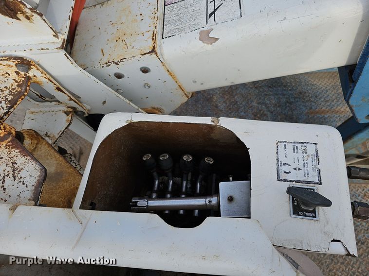 image for item DO4275 1999 Freightliner FL70  bucket truck