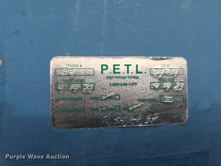 image for item DO4275 1999 Freightliner FL70  bucket truck