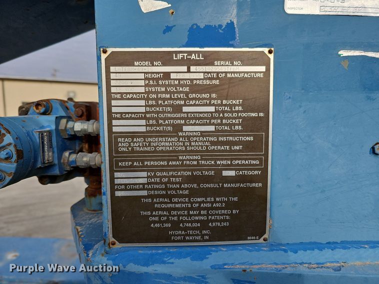 image for item DO4275 1999 Freightliner FL70  bucket truck