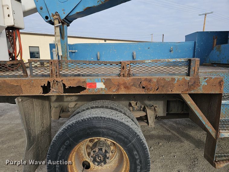 image for item DO4275 1999 Freightliner FL70  bucket truck