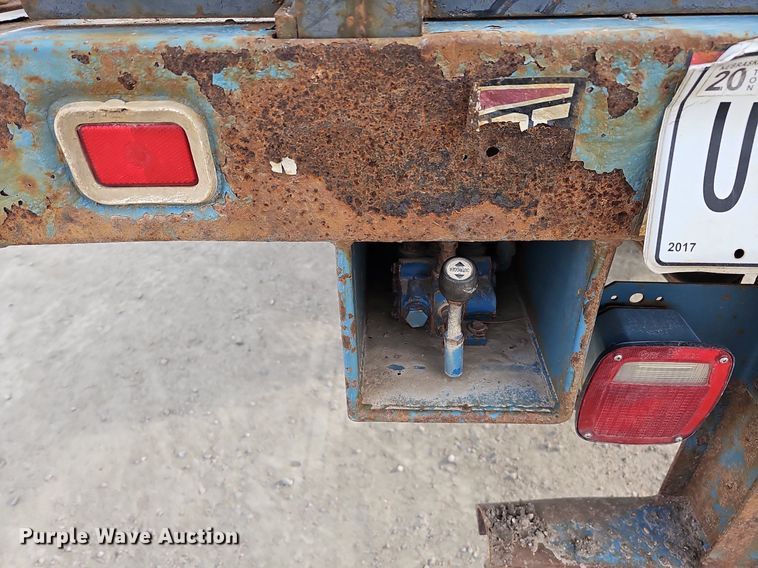 image for item DO4275 1999 Freightliner FL70  bucket truck