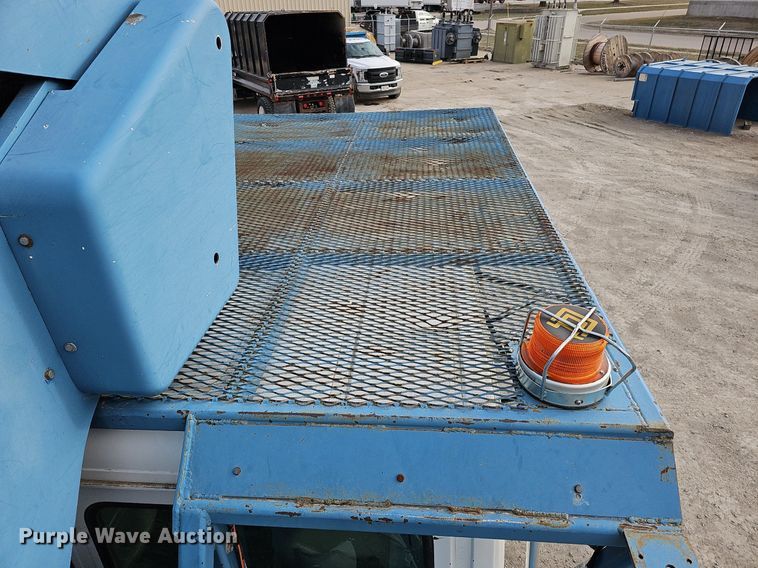 image for item DO4275 1999 Freightliner FL70  bucket truck