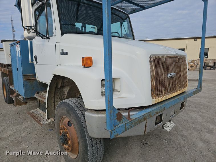 image for item DO4275 1999 Freightliner FL70  bucket truck