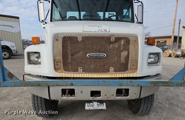 image for item DO4275 1999 Freightliner FL70  bucket truck