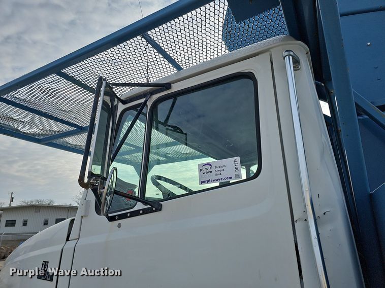 image for item DO4275 1999 Freightliner FL70  bucket truck
