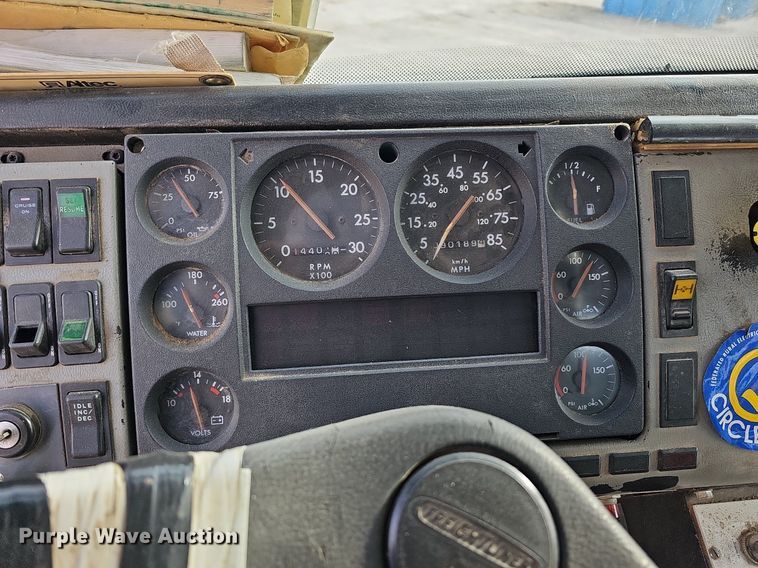 image for item DO4275 1999 Freightliner FL70  bucket truck