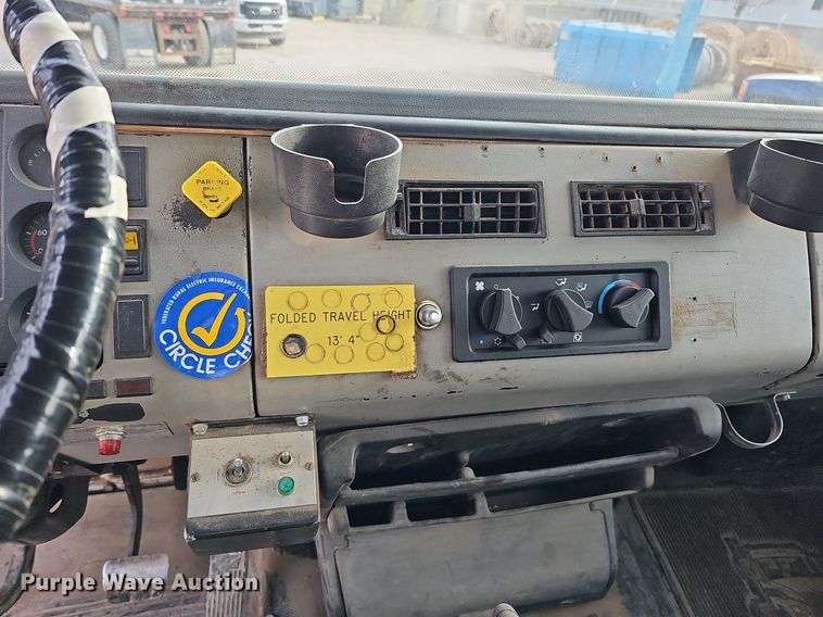 image for item DO4275 1999 Freightliner FL70  bucket truck