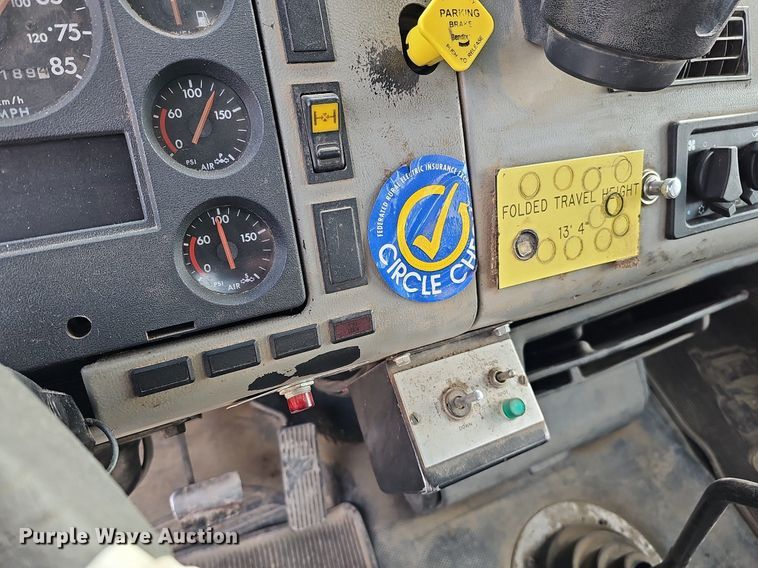 image for item DO4275 1999 Freightliner FL70  bucket truck